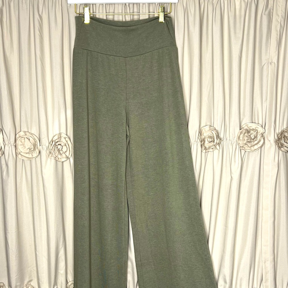 NWOT Wide Leg Palazzo Pants in Olive